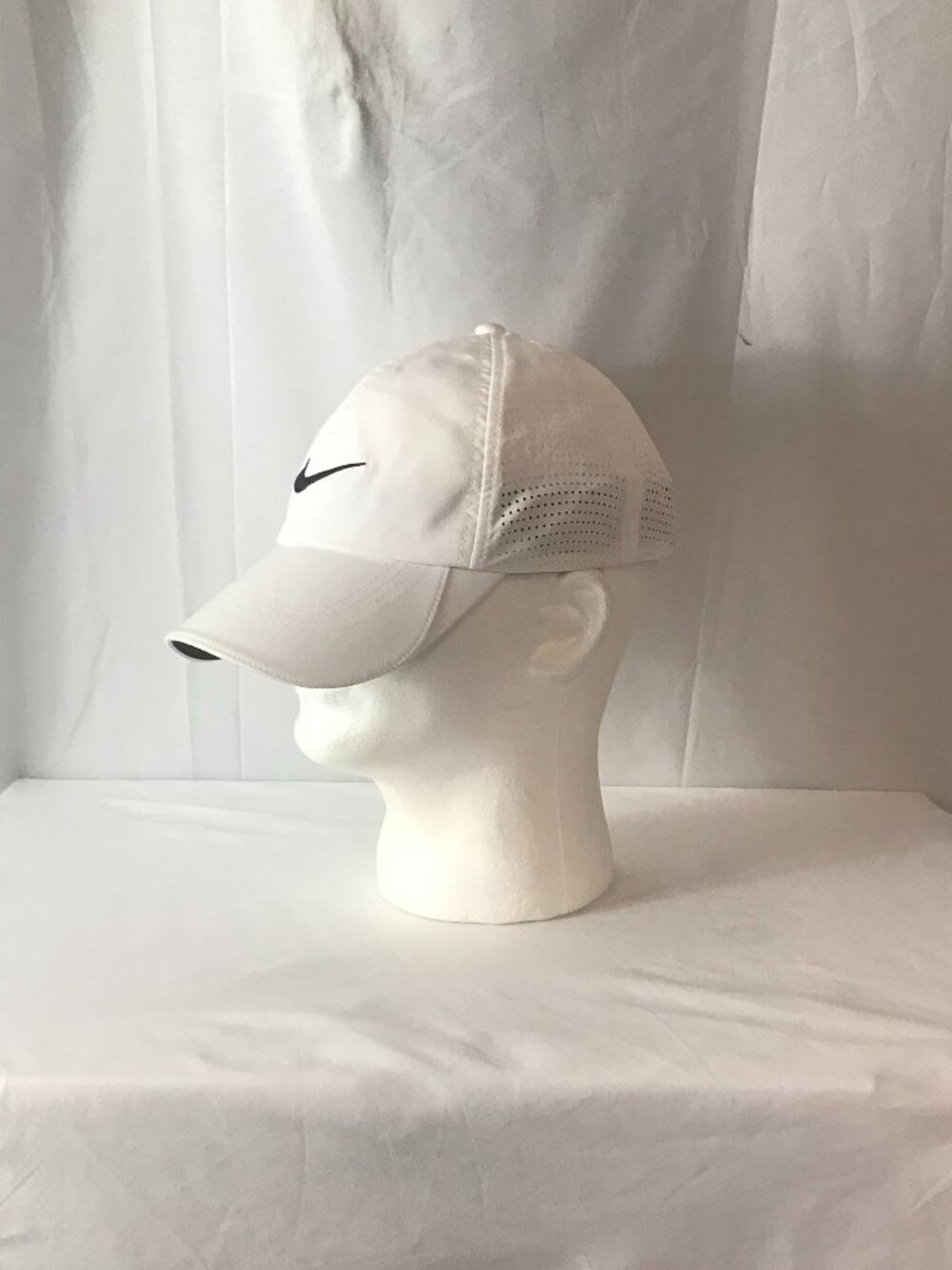 Nike University Of Kentucky Curved Bill Adjustable Back Athletic Sport Cut Hat